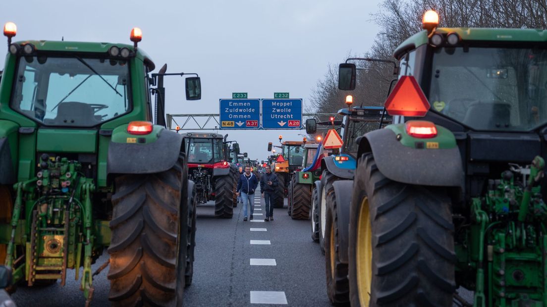 Trekkers blokkeren de aansluiting van de A28 op de A37