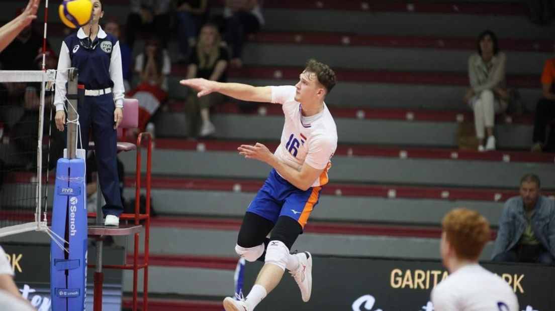 Guus Boer in actie namens Jong Oranje