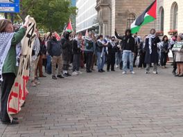 De demonstratie vond woensdagavond plaats voor het Stadhuis in Rotterdam.