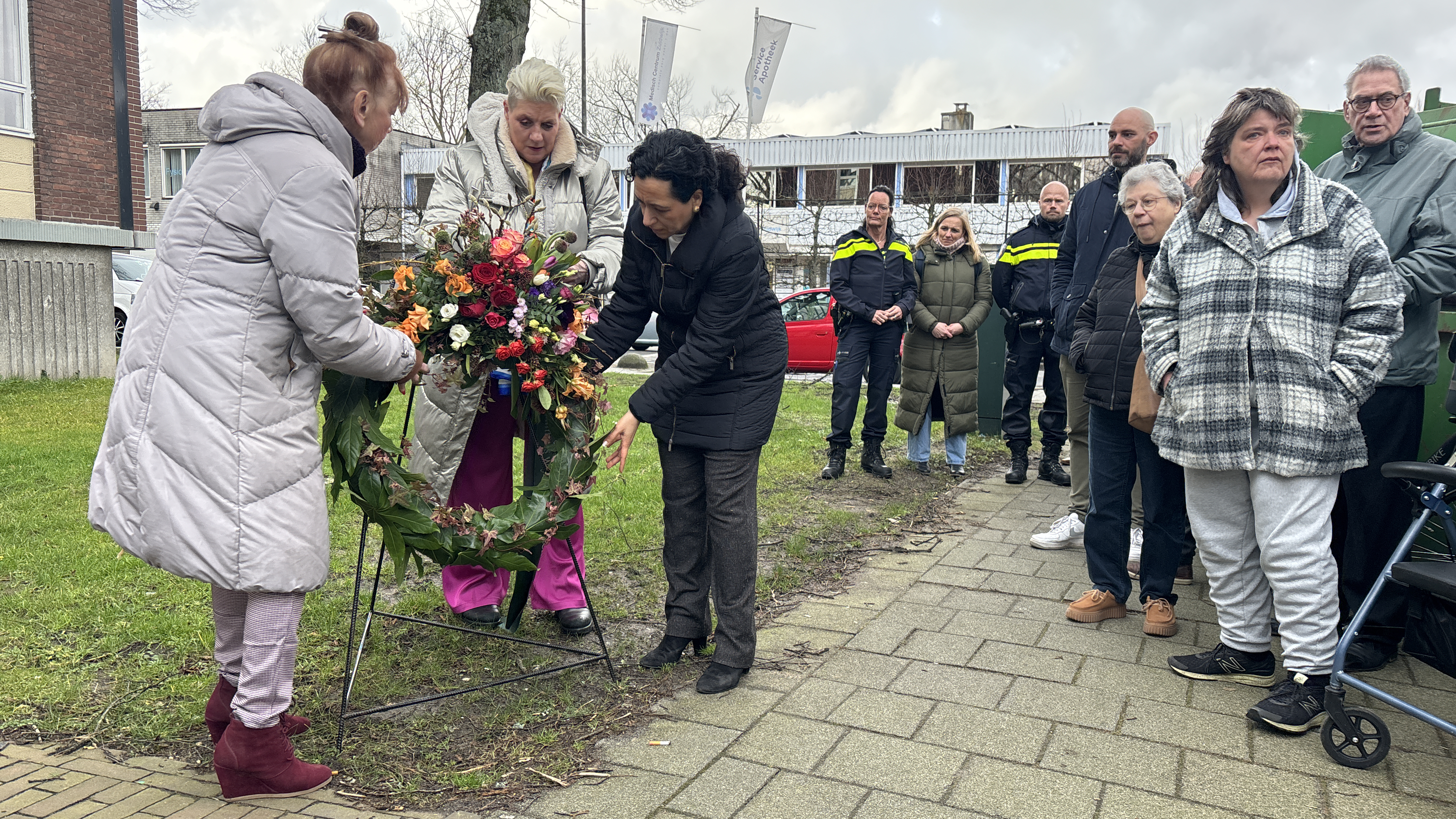 Kranslegging en minuut stilte voor slachtoffers Schammenkamp.