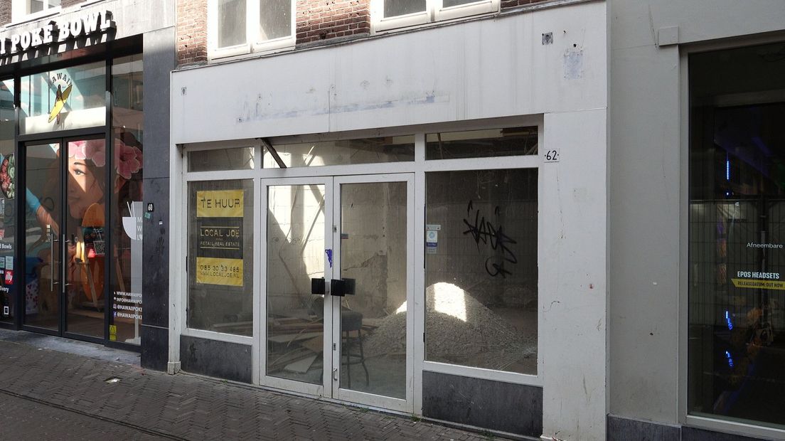 Een van de leegstaande winkelpanden in de Spuistraat