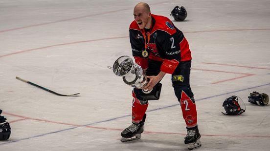 Devils zaterdag gehuldigd · Voetbalclubs druk ondanks interlandbreak