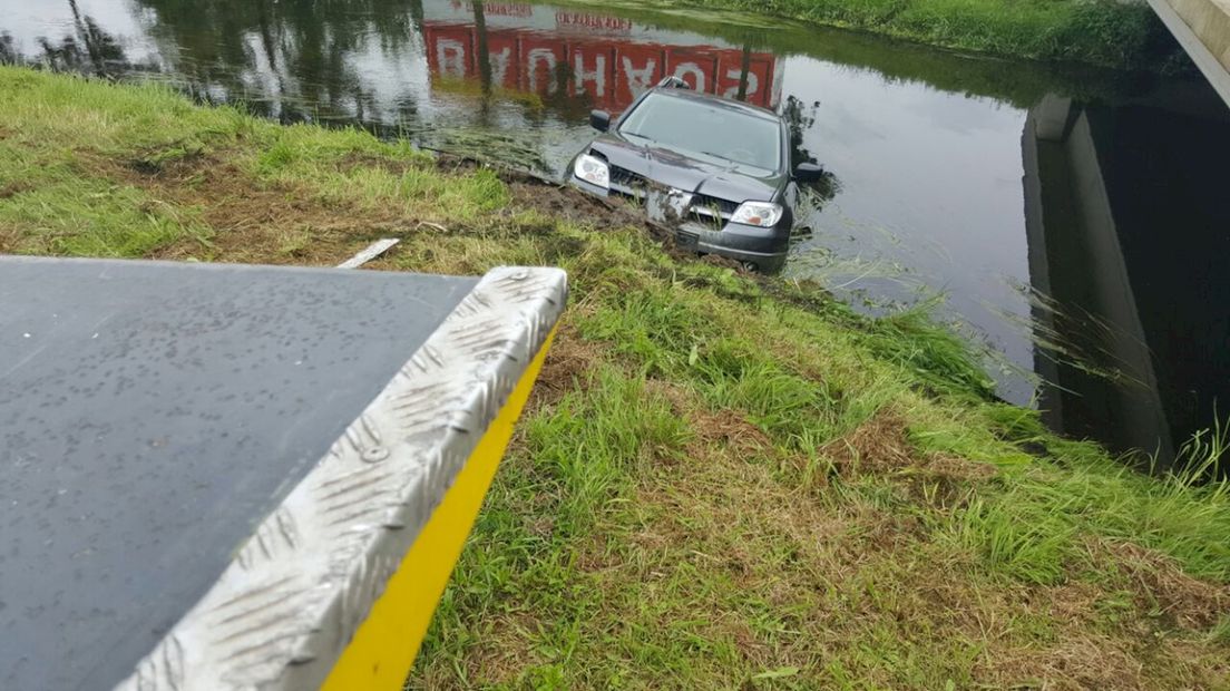 Auto te water in Hengelo