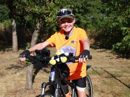 Sam (11) fietst Pieterpad voor overleden vriend Dillan: 'Hij maakte veel poepgrapjes'