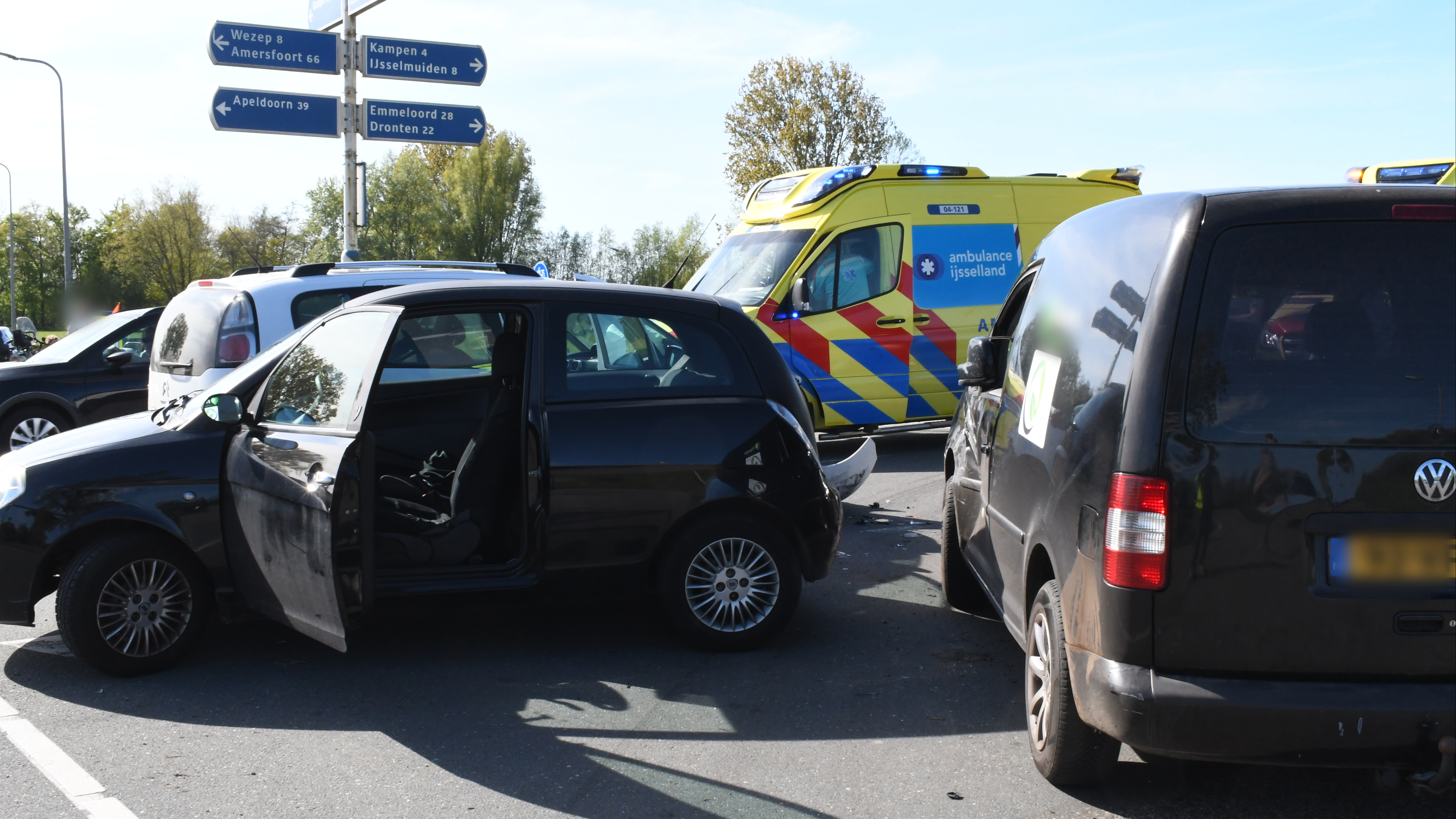 Gewonde bij ongeval met drie autos in Kamperveen.