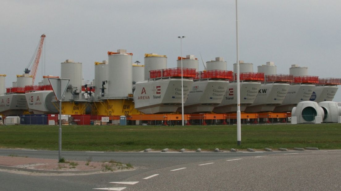 Onderdelen van windmolens op zee