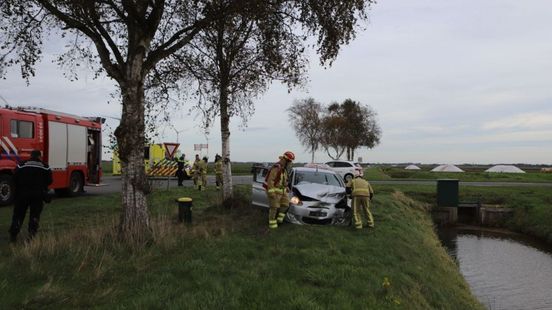 Ongeluk op kruising bij De Dreef in Valthermond. Ongeluk op kruising bij De Dreef in Valthermond.