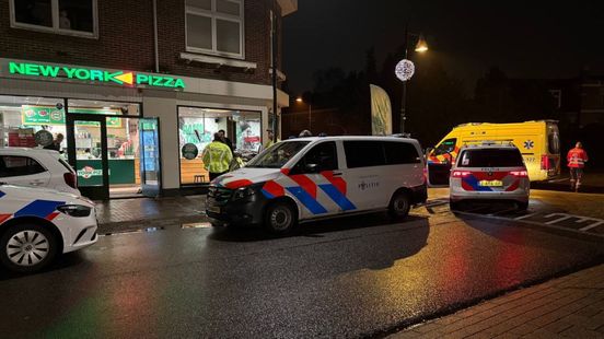 Boze klant gooit steen door ruit bij New York Pizza