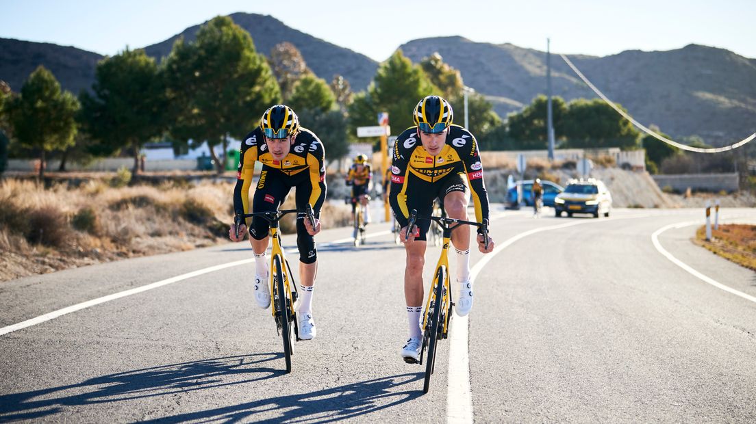 Mick (links) en Tim van Dijke op het trainingskamp in Alicante