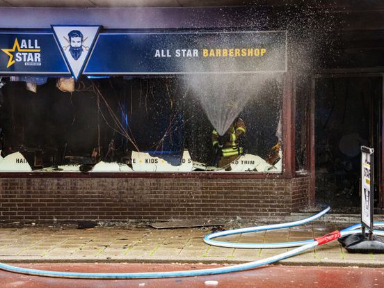 Grote brand in kapsalon: 'Kapper kon de brandende winkel niet uit, hij zat vast'