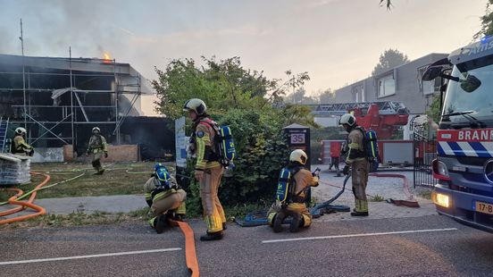 Uitslaande woningbrand in Vinkeveen, mogelijk explosie voorafgaand aan brand Home