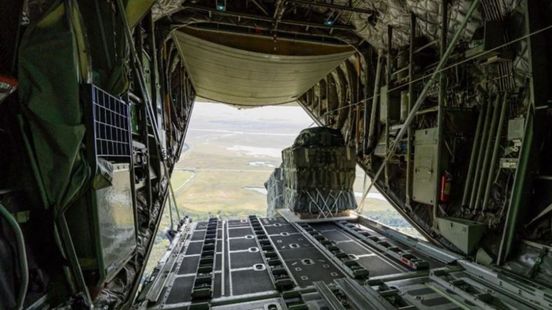 Internationale Airborne-oefening: militaire vliegtuigen extra luid en zichtbaar