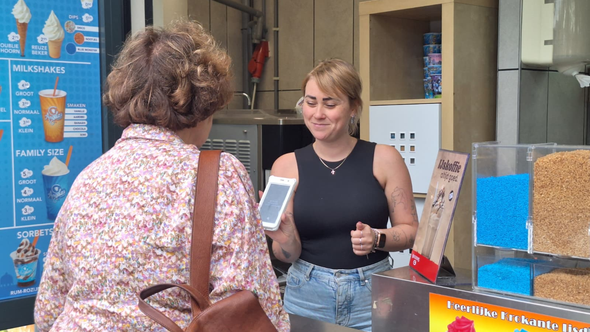 Snackbarverhalen: Melanie (31) haalt haar geluk uit het draaien van haar familiezaak