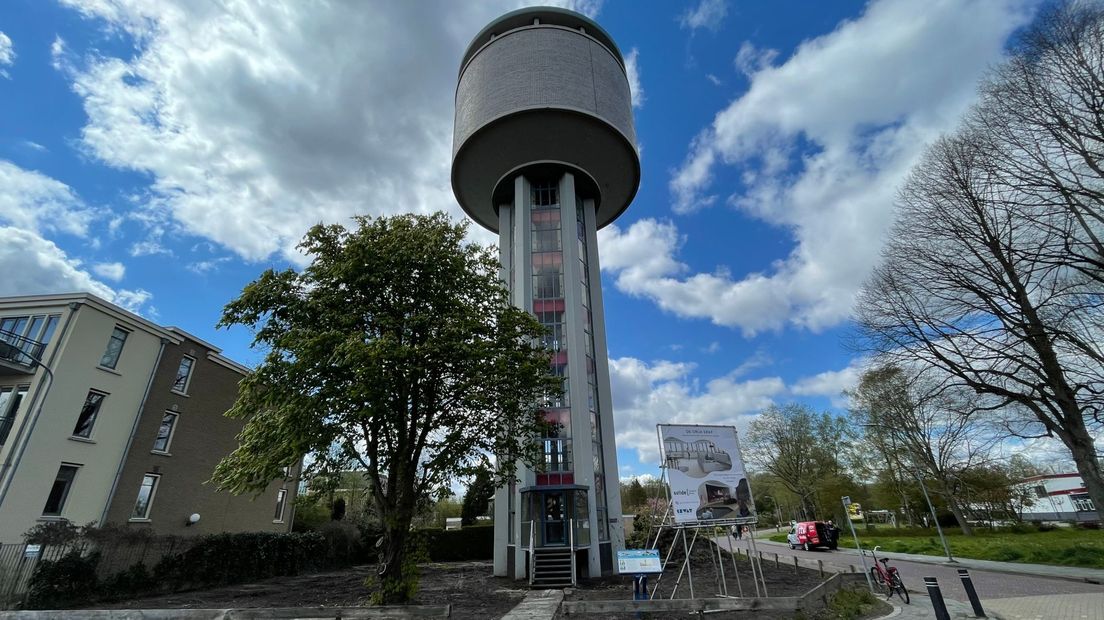 De watertoren in Assen is officieel verkocht