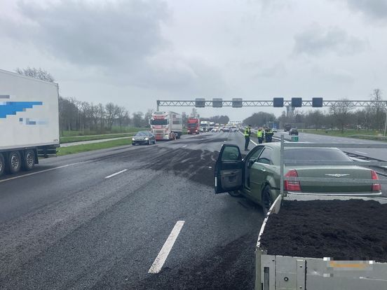 Aanhanger schaart op A28, file richting Drenthe weer opgelost