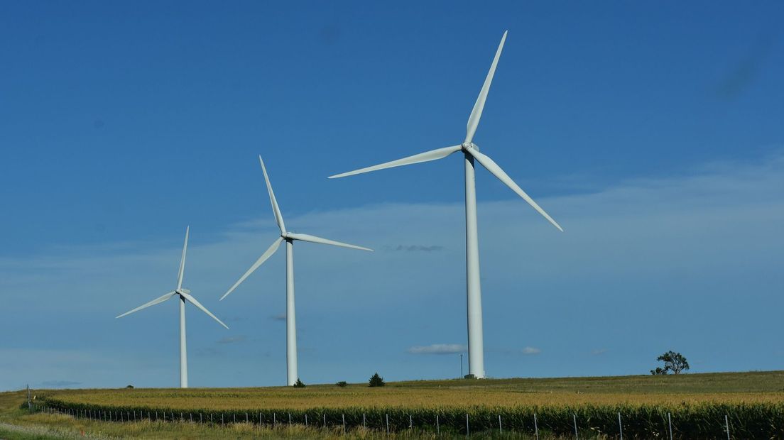 Met billboards zouden inwoners van Overijssel zicht moeten krijgen op wat de plaatsing van windmolens betekent voor het landschap.