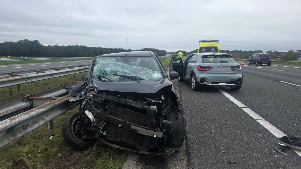 Lange file op A28 na ongeluk