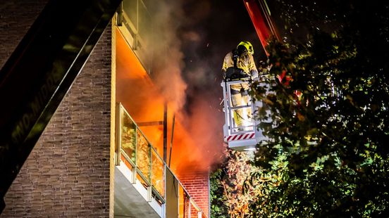 Brand in flat • gewonden bij botsing tegen boom