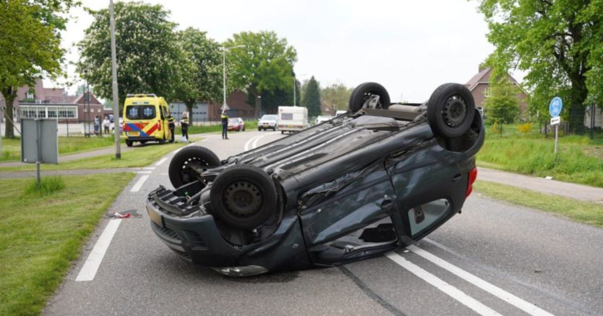 Auto op de kop in Kelpen-Oler