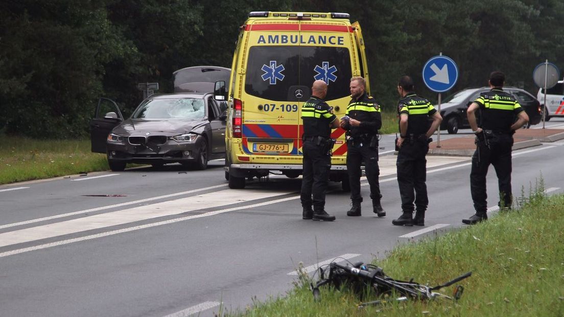 De man van 24 die vrijdagmorgen op de Apeldoornseweg (N304) tussen Ede en Apeldoorn door een auto werd geschept, is niet overleden.