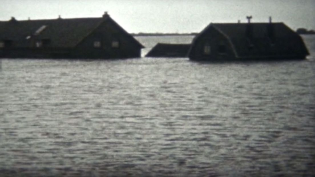 Nieuwe beelden Watersnoodramp in filmblikken die jarenlang op zolder lagen