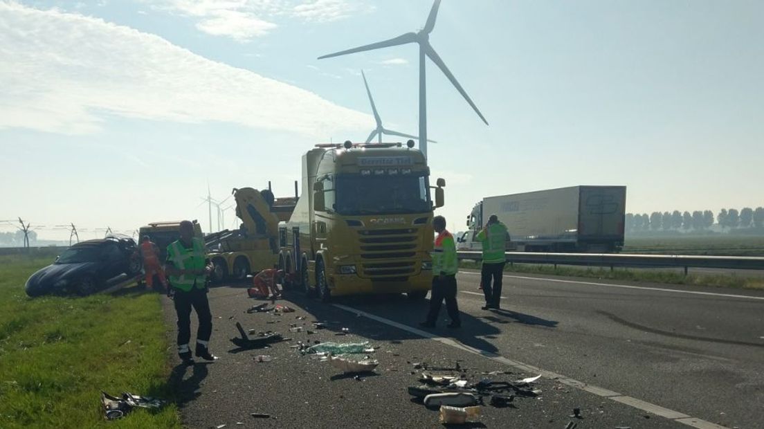 De A15 tussen Ochten en Tiel is weer vrijgegeven. Donderdagochtend stond er een lange file na meerdere ongevallen. Daarbij vielen twee gewonden.