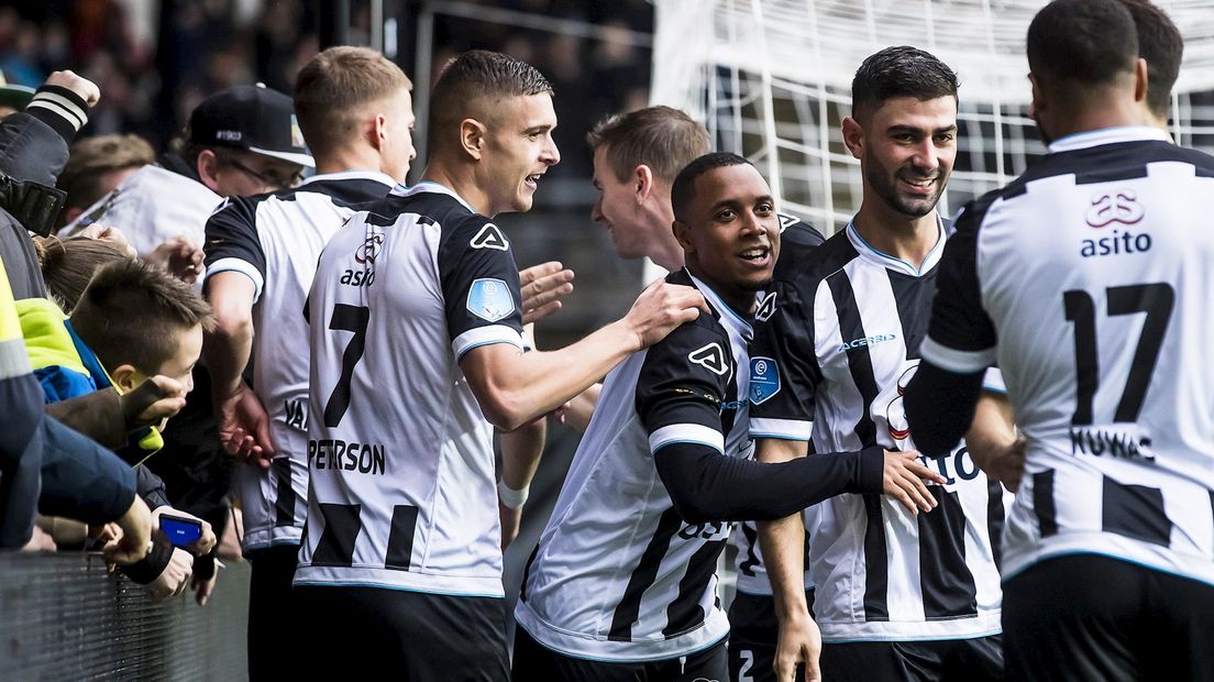 Heracles Almelo juicht na de 2-0 van Duarte