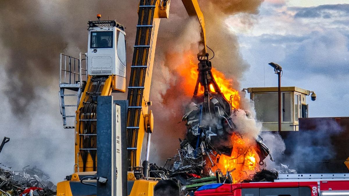 Brand bij metaalhandel in Hengelo