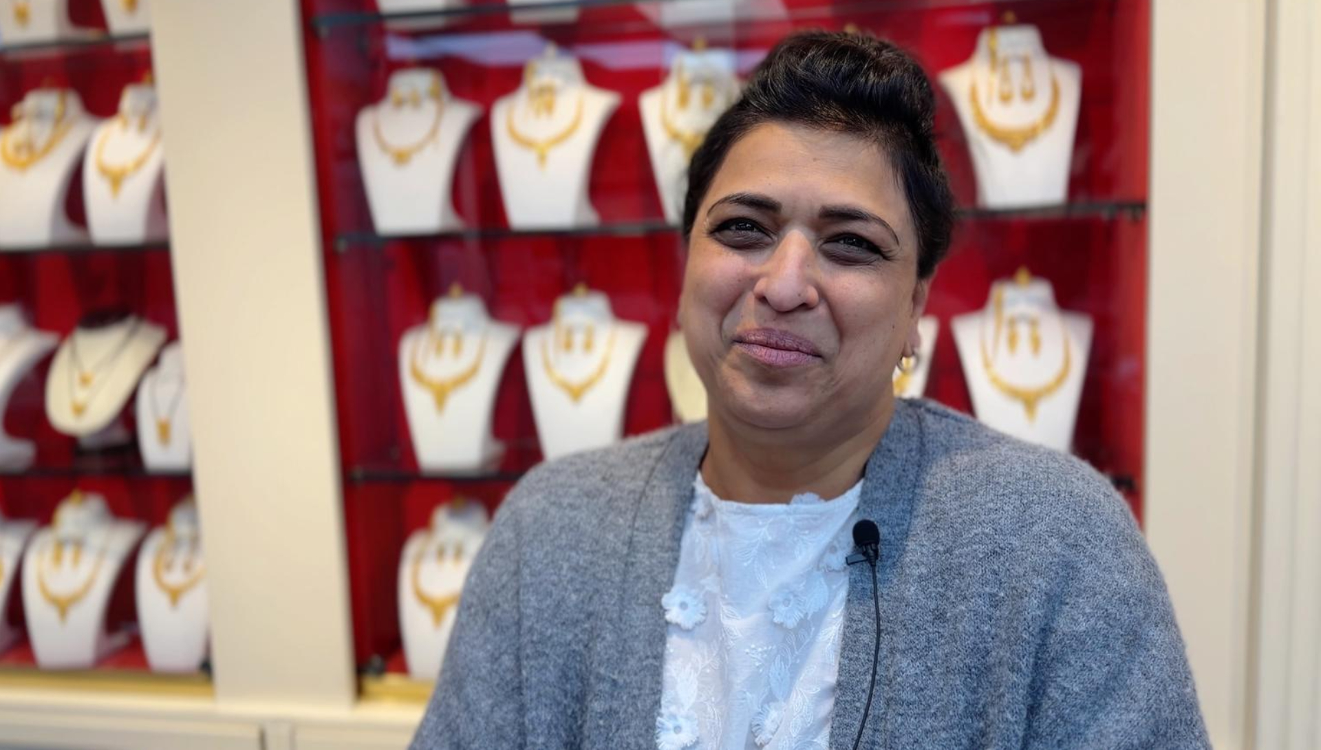 Shanta Gadjradj (55) is juwelier aan de 1e Middellandstraat.