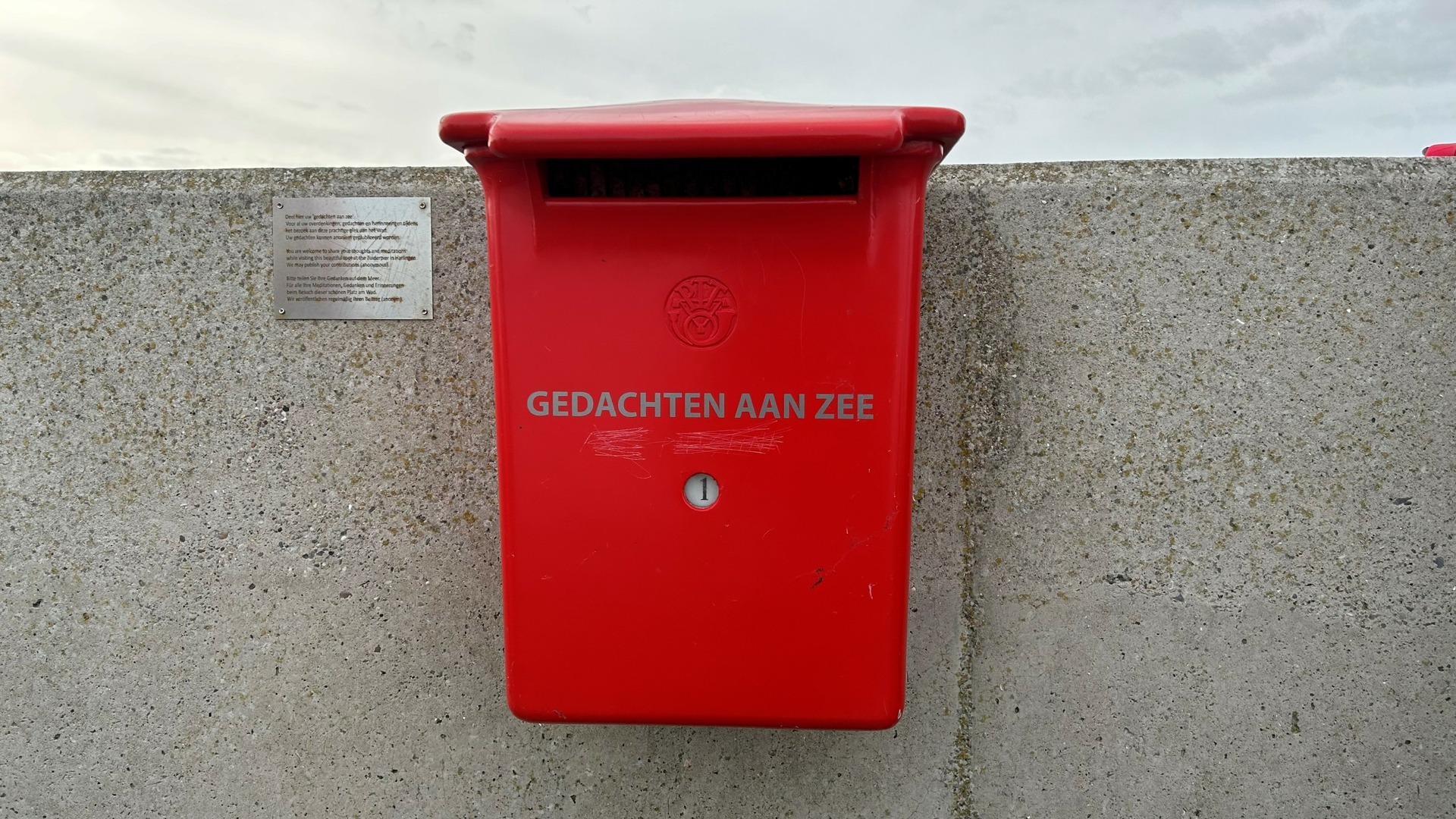 De reade brievebus "Gedachten aan Zee"
