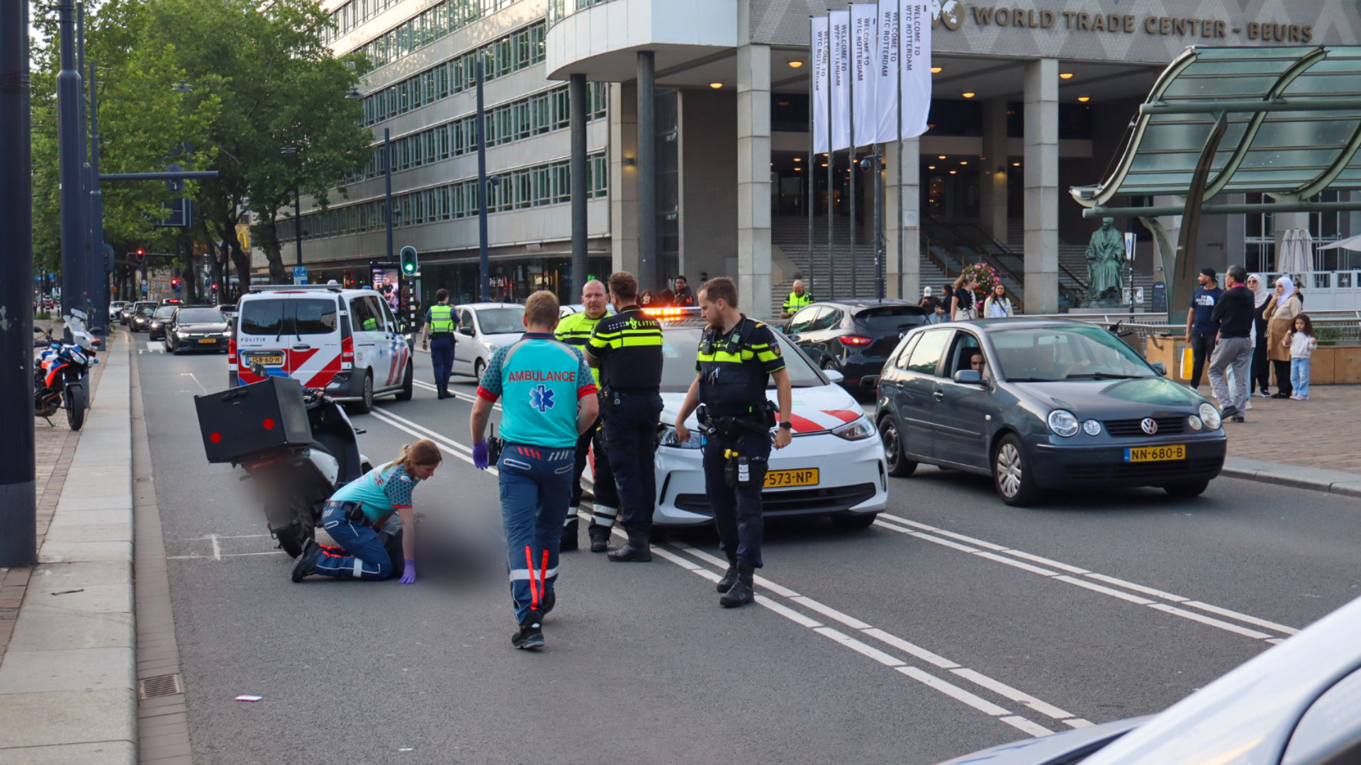 Een slachtoffer is ter controle naar het ziekenhuis gebracht.