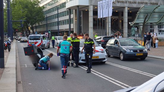 Gewonde naar ziekenhuis na ongeluk met scooter. Gewonde naar ziekenhuis na ongeluk met scooter.