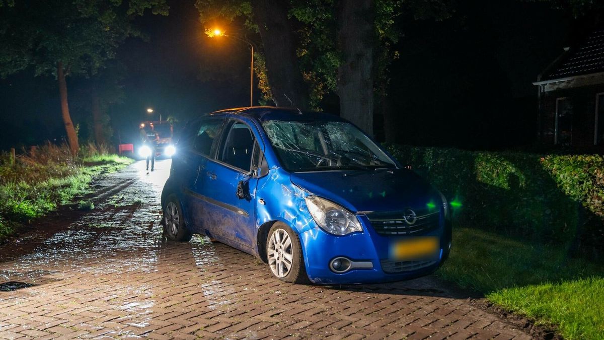 Auto slaat over de kop bij Winde, inzittenden ongedeerd