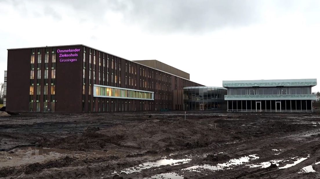 Het ziekenhuis in Scheemda in aanbouw