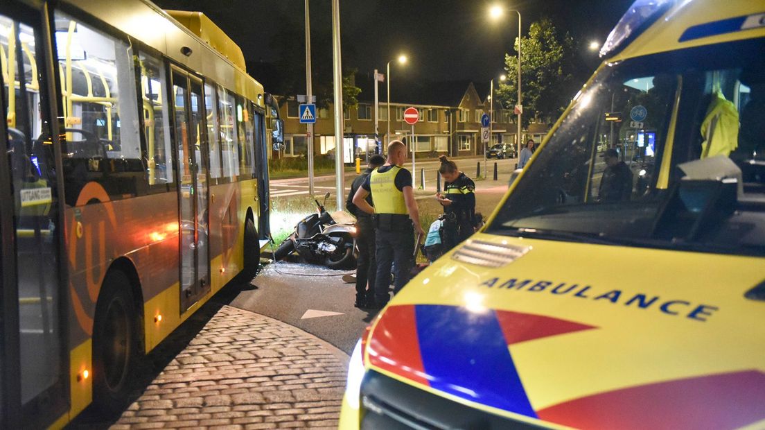 Twee gewonden zijn naar het ziekenhuis gebracht.