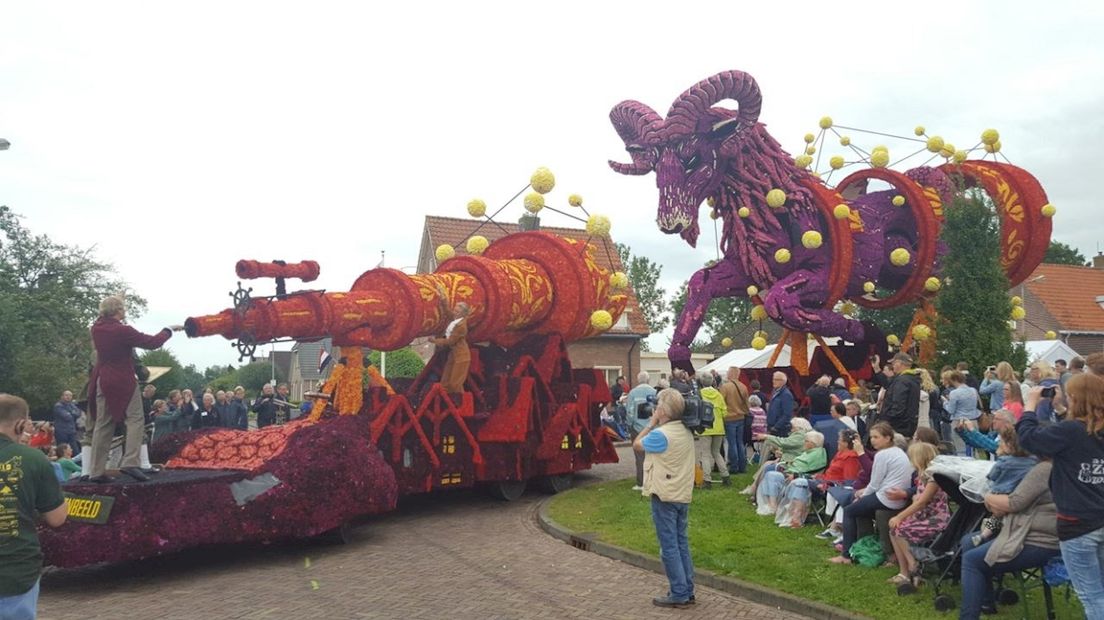 Bloemencorso in Sint Jansklooster