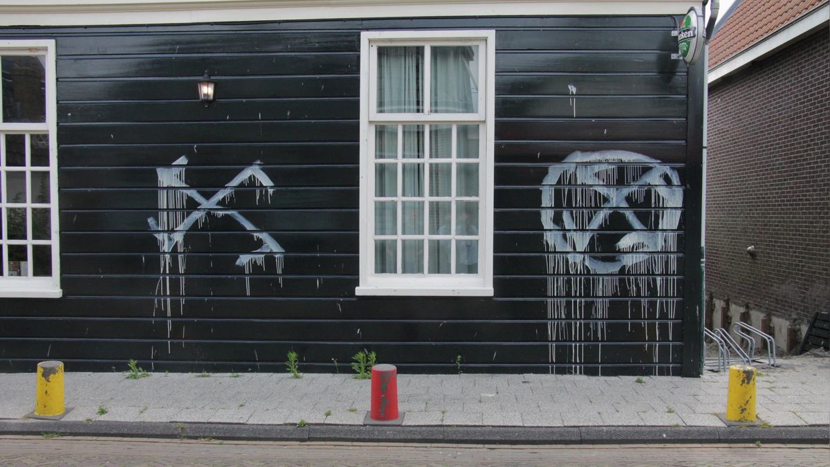 Hakenkruizen geklad op restaurant in Stavoren, eigenaren doen aangifte