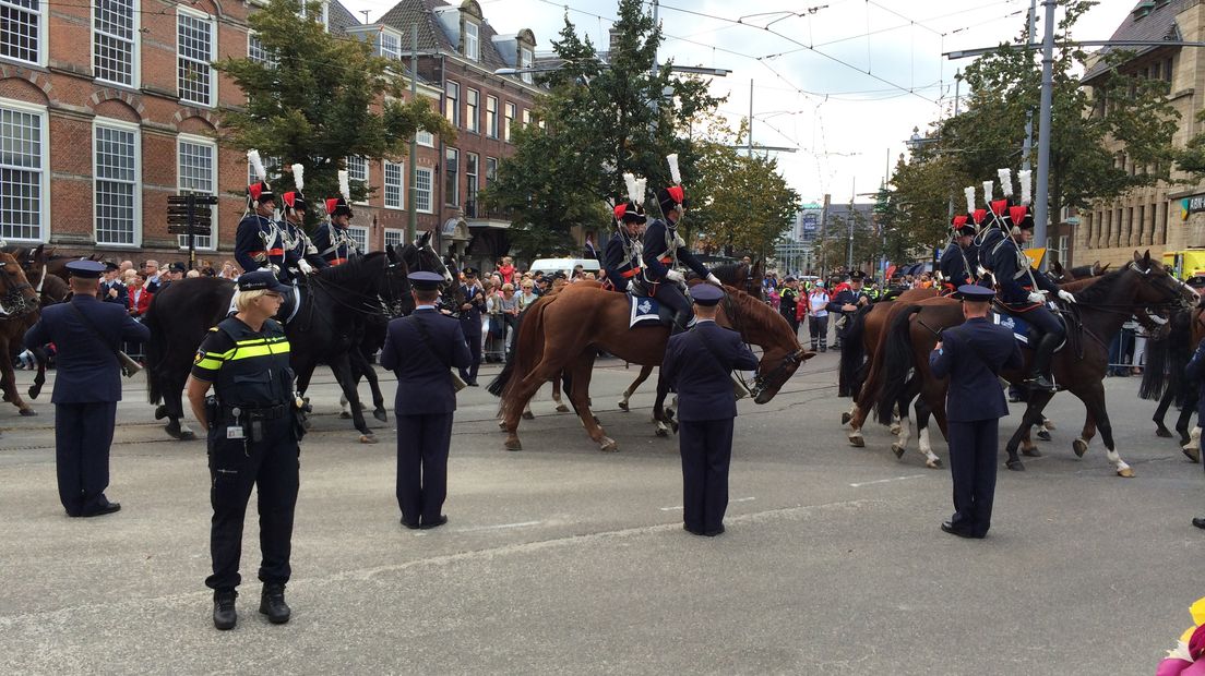 De stoet met onder meer paard Corjan (Rechten: RTV Drenthe / Serge Vinkenvleugel)
