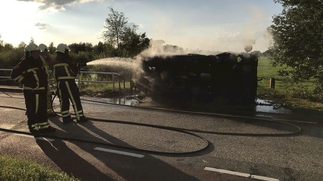 Brandende auto in Lattrop-Breklenkamp