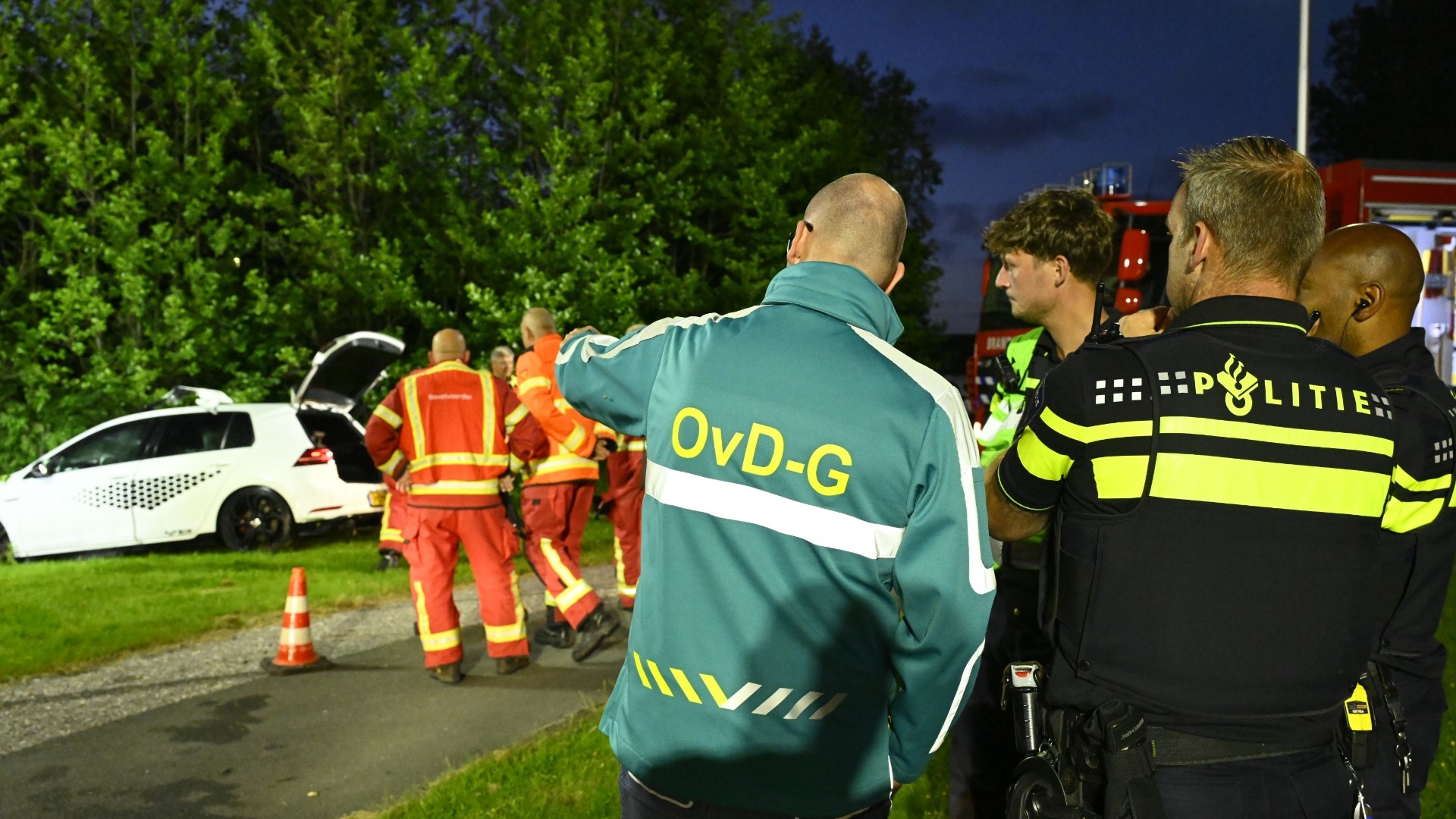 112-nieuws: Auto belandt in water na achtervolging in Delfzijl: twee aanhoudingen