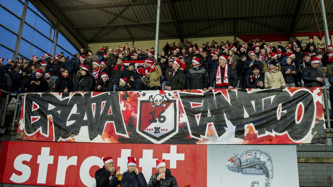 De supporters van FC Emmen gedragen zich goed in eigen huis (Rechten: ANP)