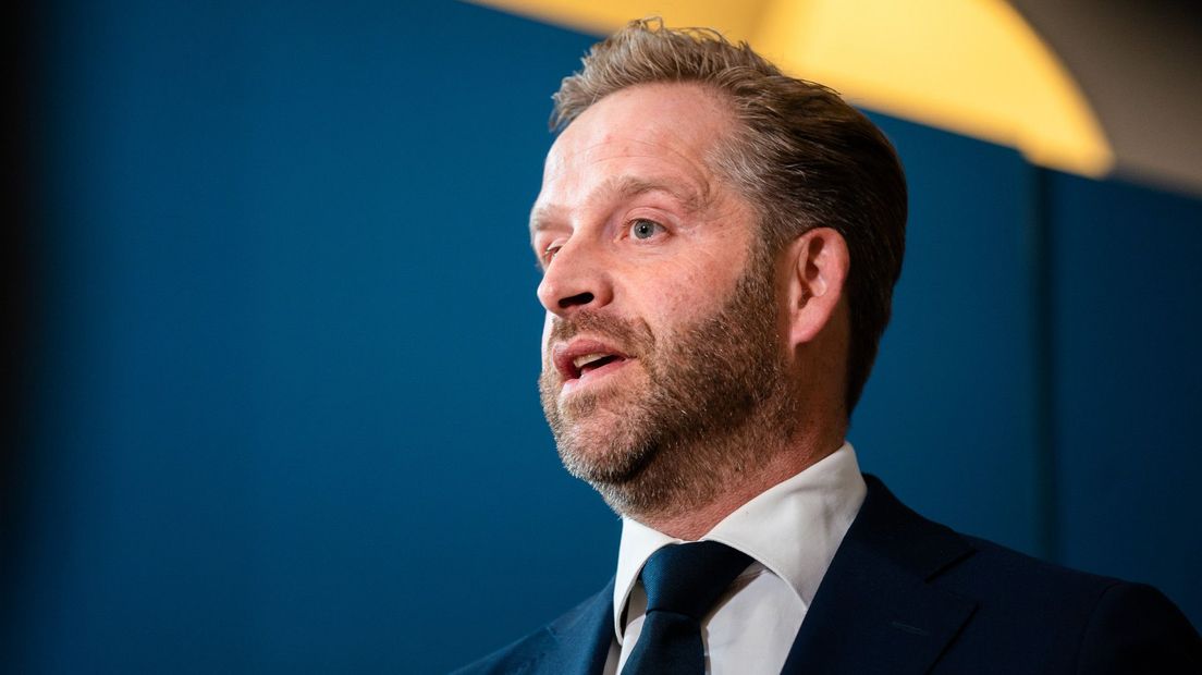 Minister De Jonge neemt een voorschot op meer coronatoegangsbewijzen in de Nederlandse samenleving