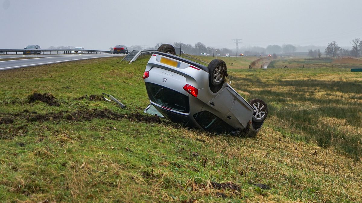 Twee mannen moeten duizenden euro's betalen voor slopen van flexflitser | Shovel in brand vlak bij b