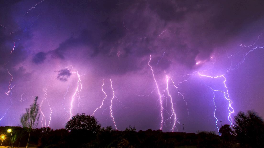 Onweer aan de Oxersteeg in Deventer