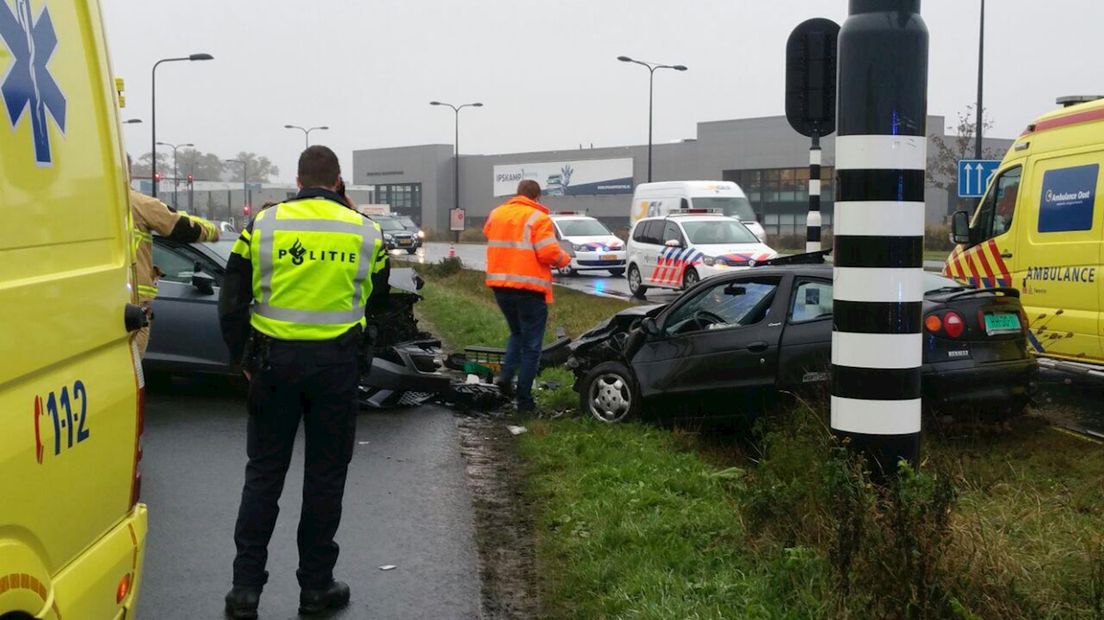 Frontale aanrijding op de Auke Vleerstraat in Enschede