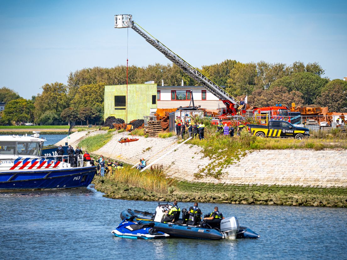 De Mobiele Eenheid te water was vrijdag aan het oefenen met twee jetski's en meerdere politieschepen.