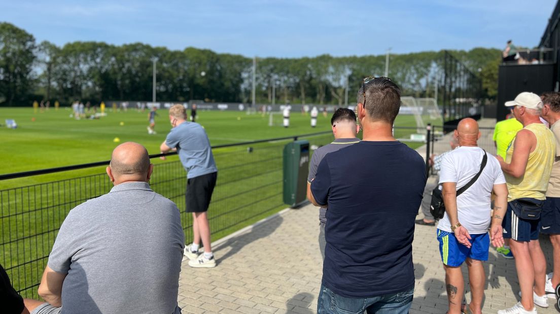 FC Utrecht-fans kijken toe bij eerste training Jans