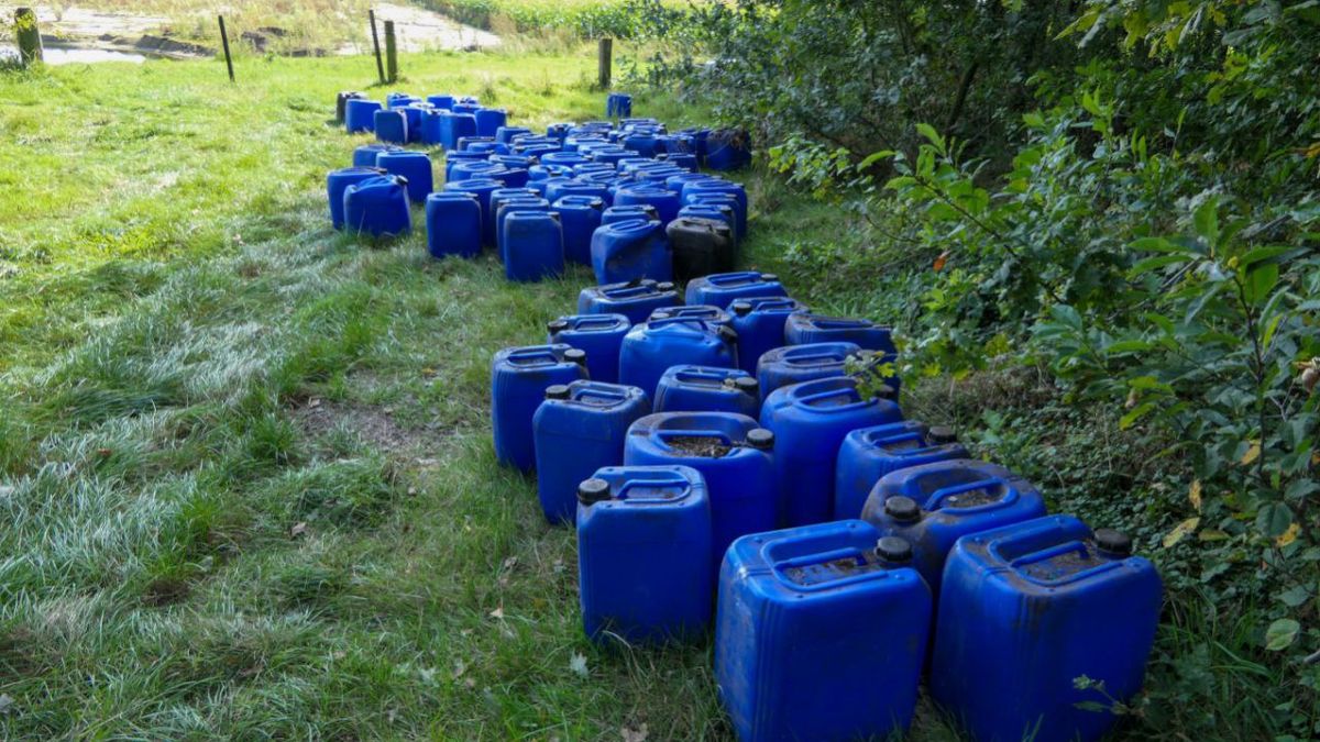 112 Nieuws: 165 jerrycans met drugsafval gevonden | Schaap te water, of wat anders?