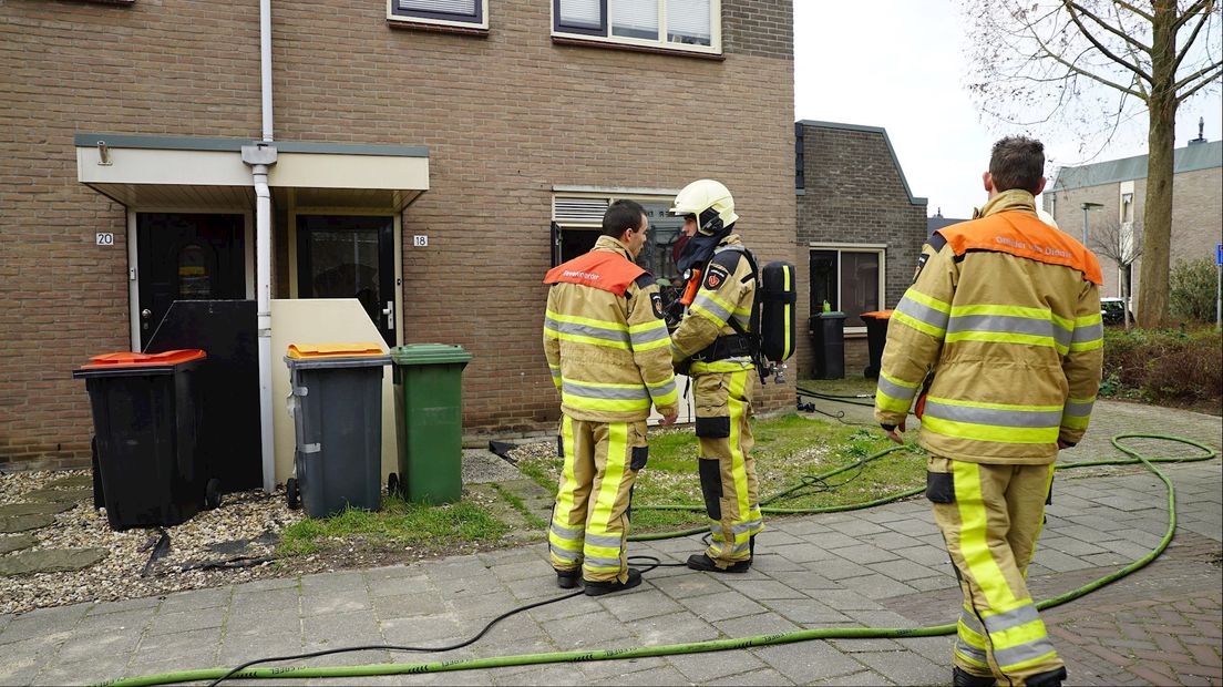 Brand in huis Van Zalingenstraat Deventer, buurman redt bewoonster