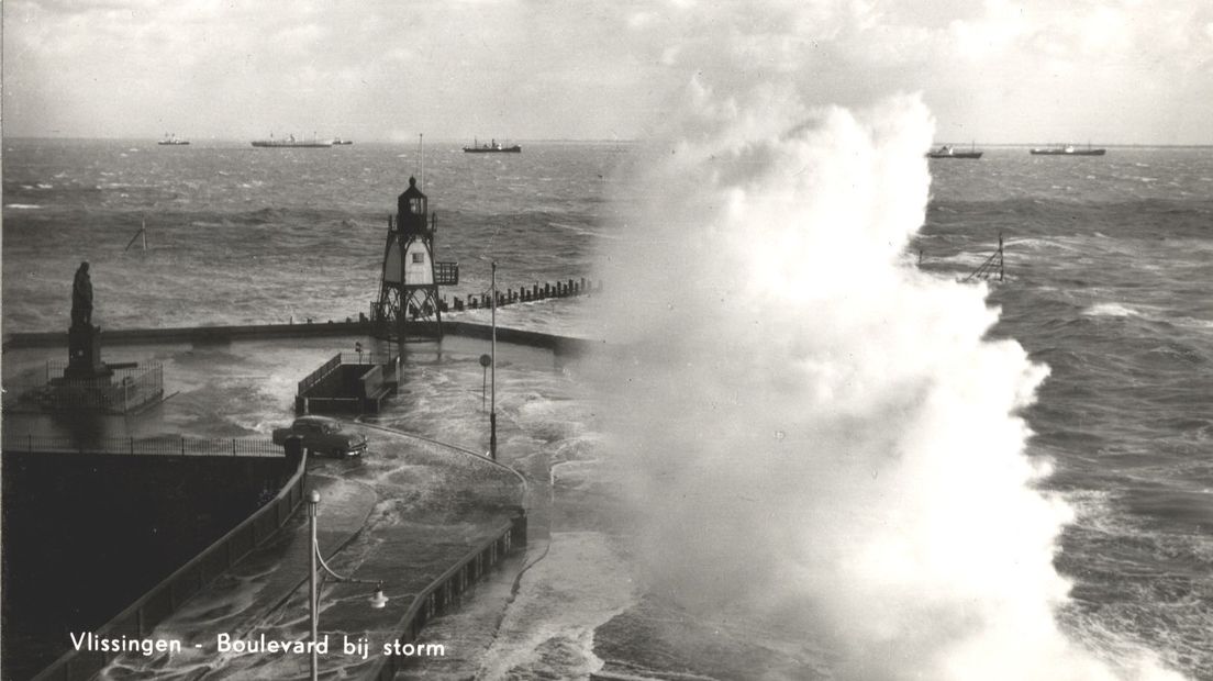 foto van Dert - Boulevard bij storm